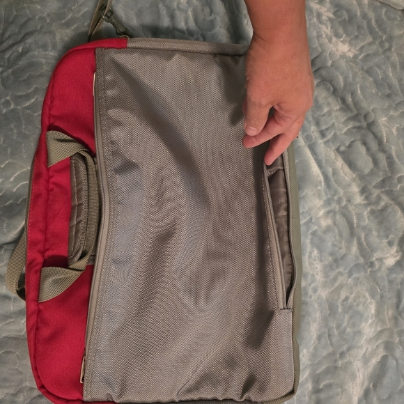 American Tourister Carryon Laptop Briefcase With Handle Sleeve - Picture 6 of 8